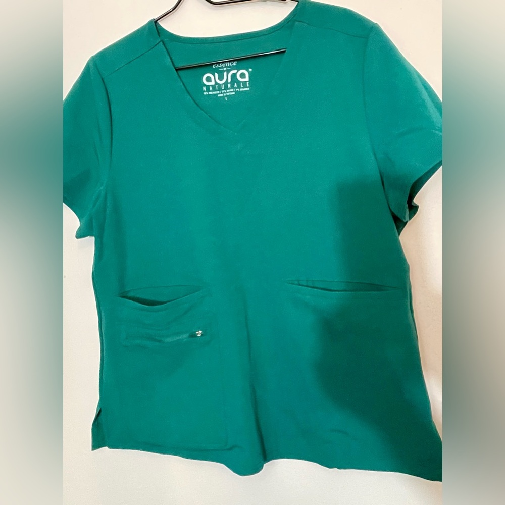 Brand new scrubs, top size large